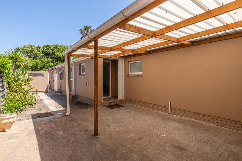 To Let 5 Bedroom Property for Rent in Kirstenhof Western Cape